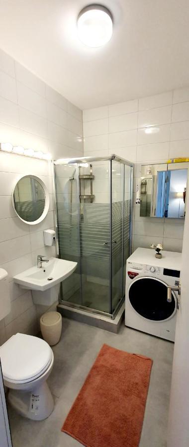 New Cozy Apartment 3 Min To Subway 24H/7 Self Check-In Popesti-Leordeni Экстерьер фото